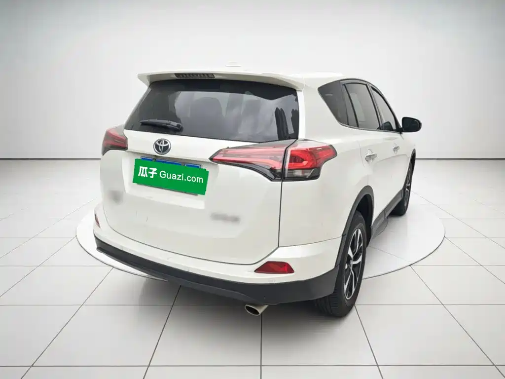 Toyota RAV4 — миниатюра 4
