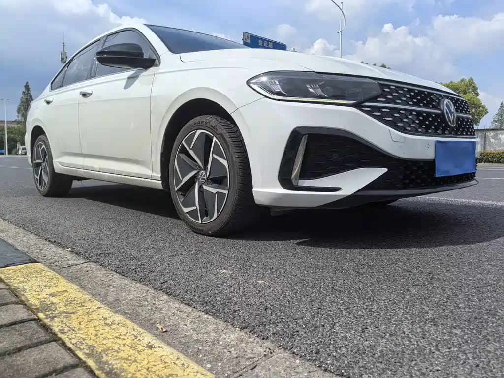 Volkswagen Lavida — миниатюра 3