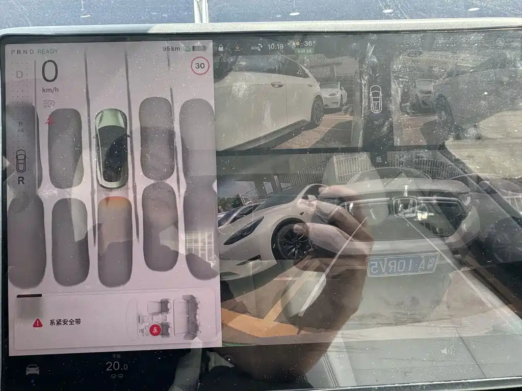 Tesla Model 3 — миниатюра 17
