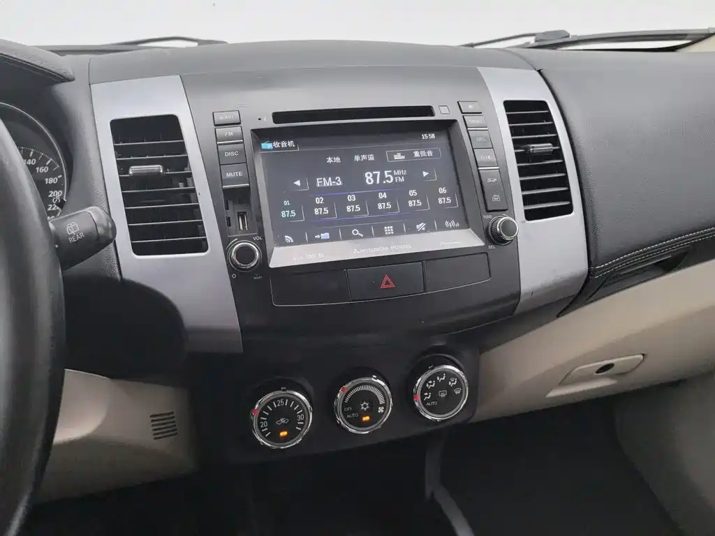 Mitsubishi Outlander (Import) — миниатюра 12