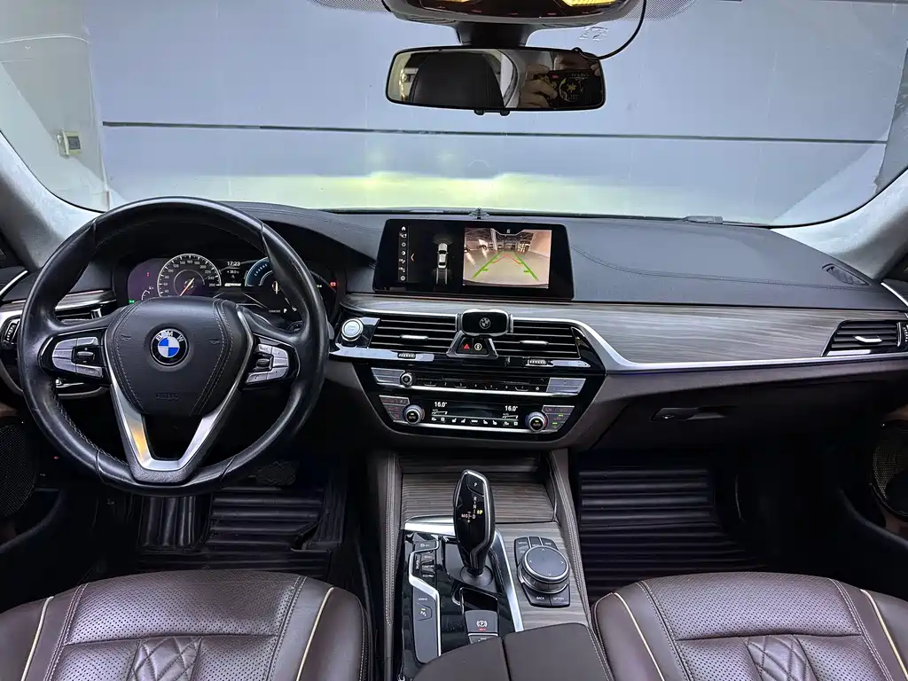 BMW 5 Series New Energy — миниатюра 5