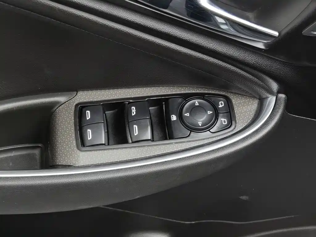 Chevrolet Malibu XL — миниатюра 9