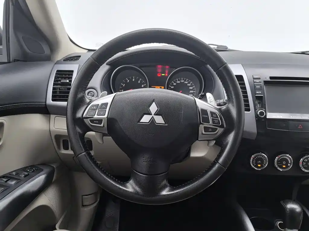 Mitsubishi Outlander (Import) — миниатюра 11