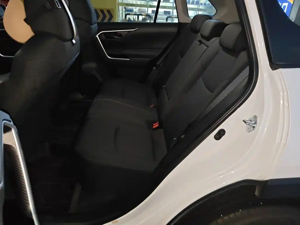 Toyota RAV4 — миниатюра 18