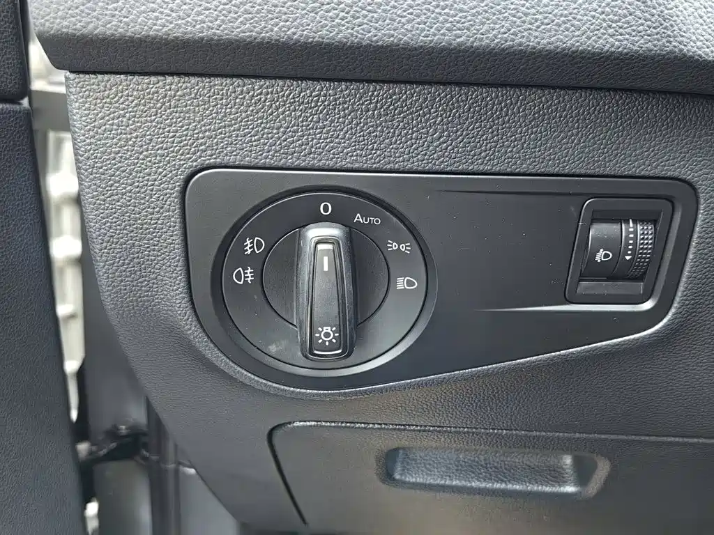Volkswagen Tiguan L — миниатюра 21