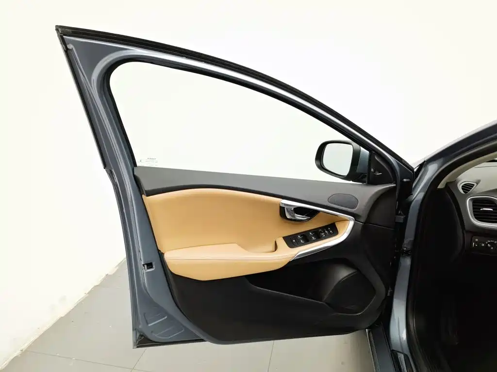 Volvo V40 — миниатюра 8