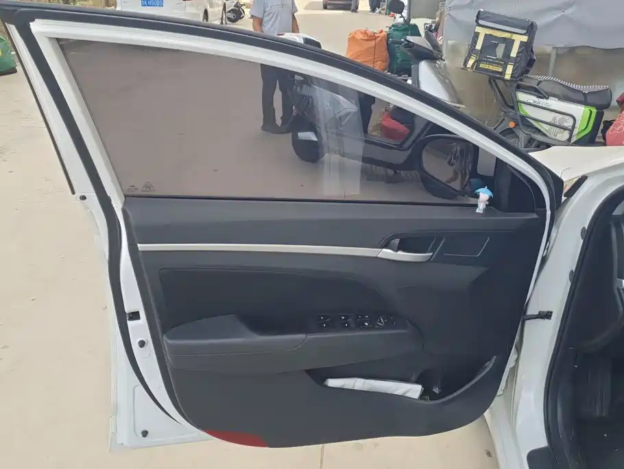 Hyundai Elantra — миниатюра 7