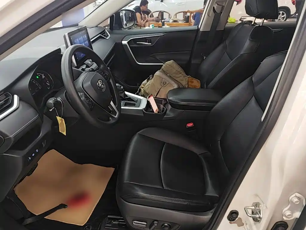 Toyota RAV4 — миниатюра 15