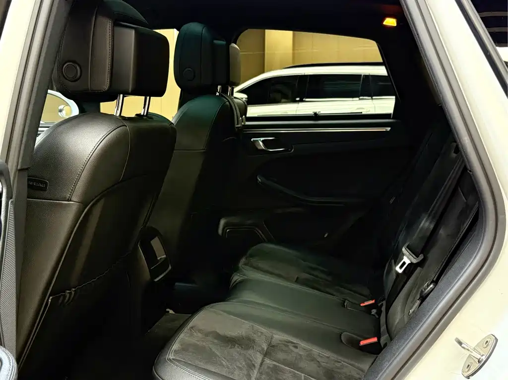 Porsche Macan — миниатюра 6