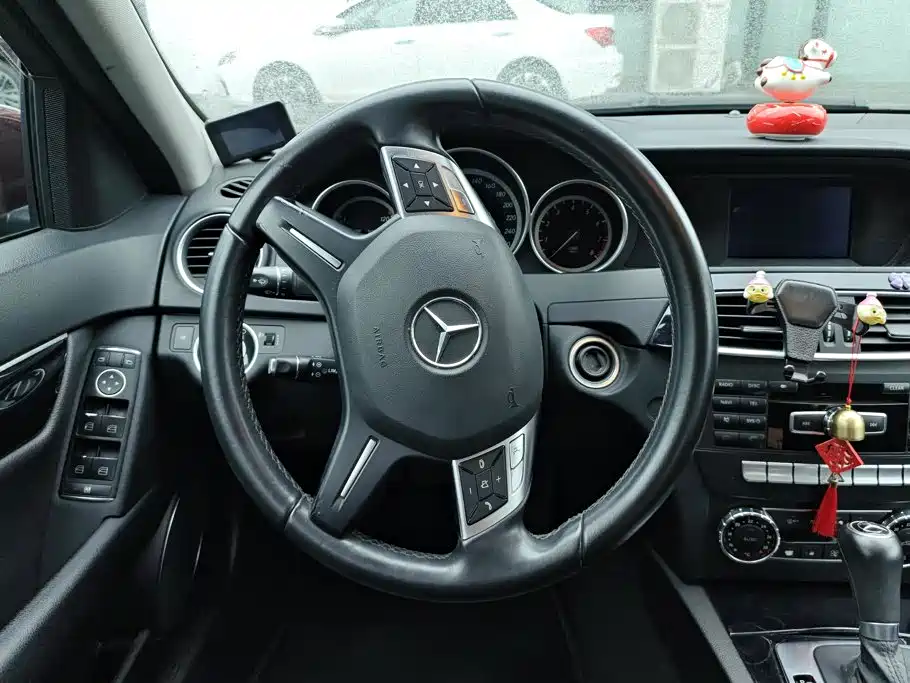 Mercedes-Benz C-Class — миниатюра 15