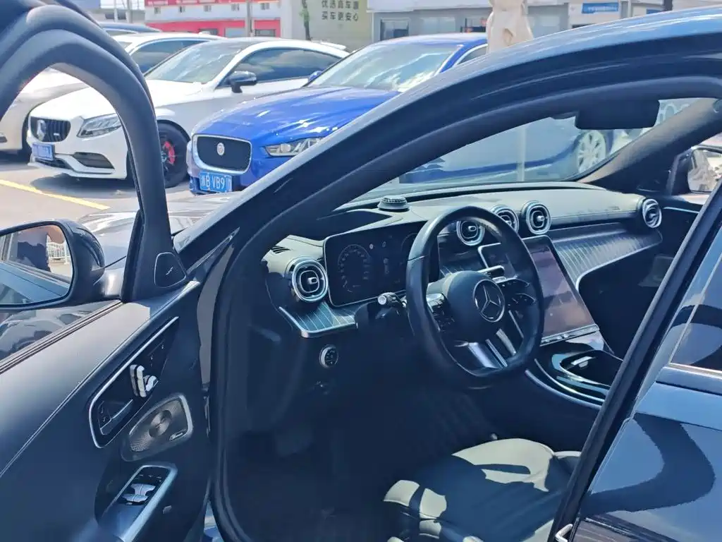 Mercedes-Benz C-Class — миниатюра 5