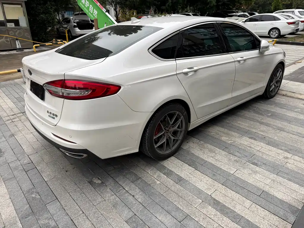 Ford Mondeo — миниатюра 8