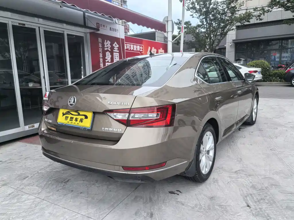 Skoda Superb — миниатюра 3