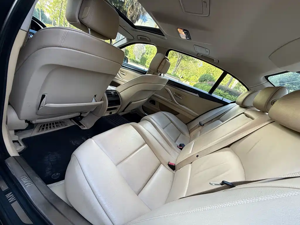 BMW 5 Series — миниатюра 8