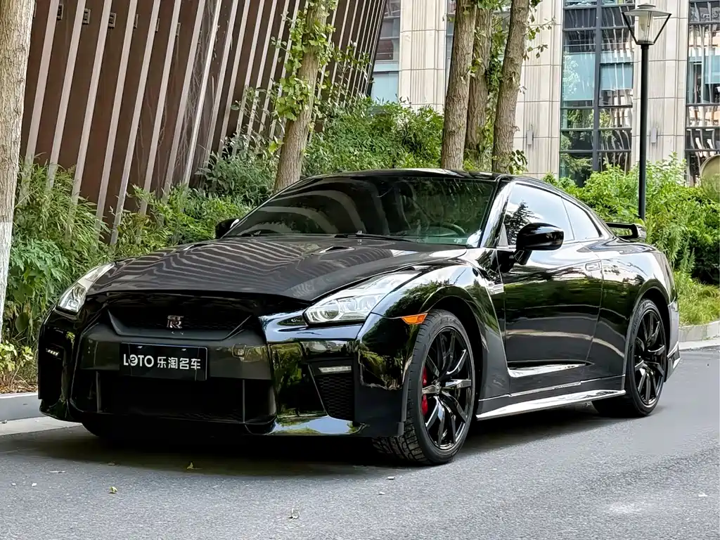 Nissan GT-R — миниатюра 2