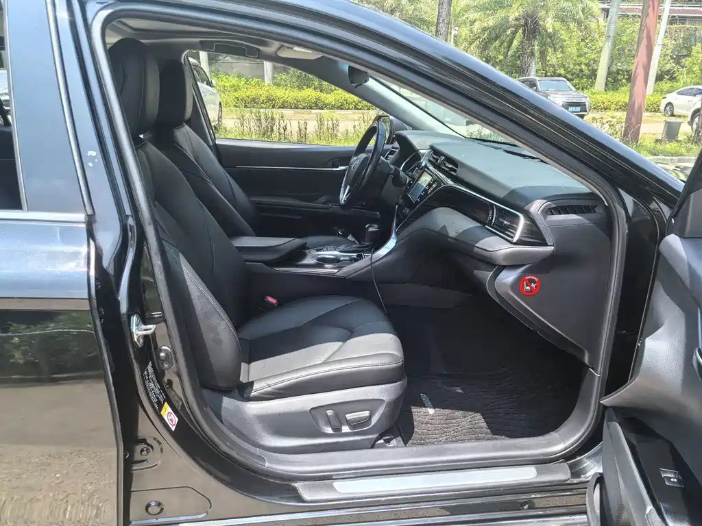 Toyota Camry — миниатюра 9