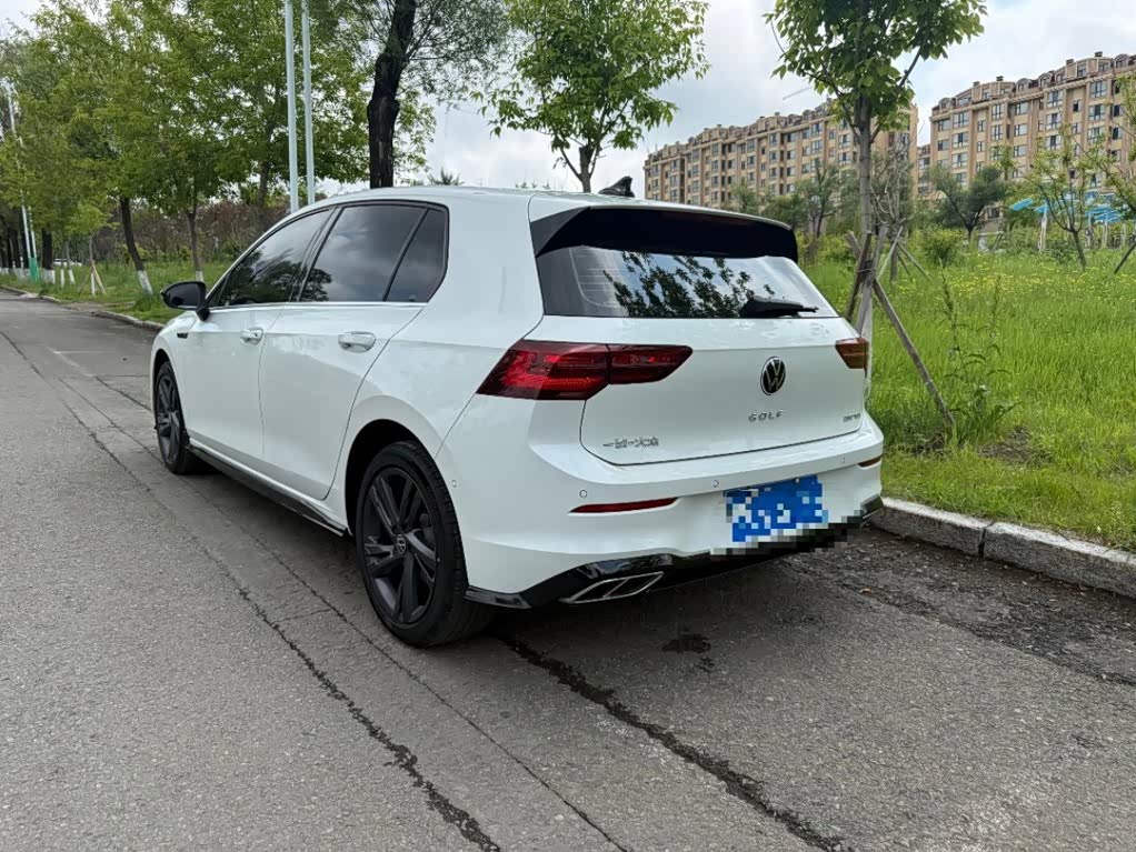 Volkswagen Golf 1.4 л 2023 г. Белый, пробег 40000 км