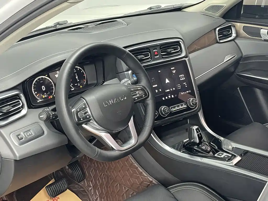 Lynk & Co 01 2019 2.0T Pro V