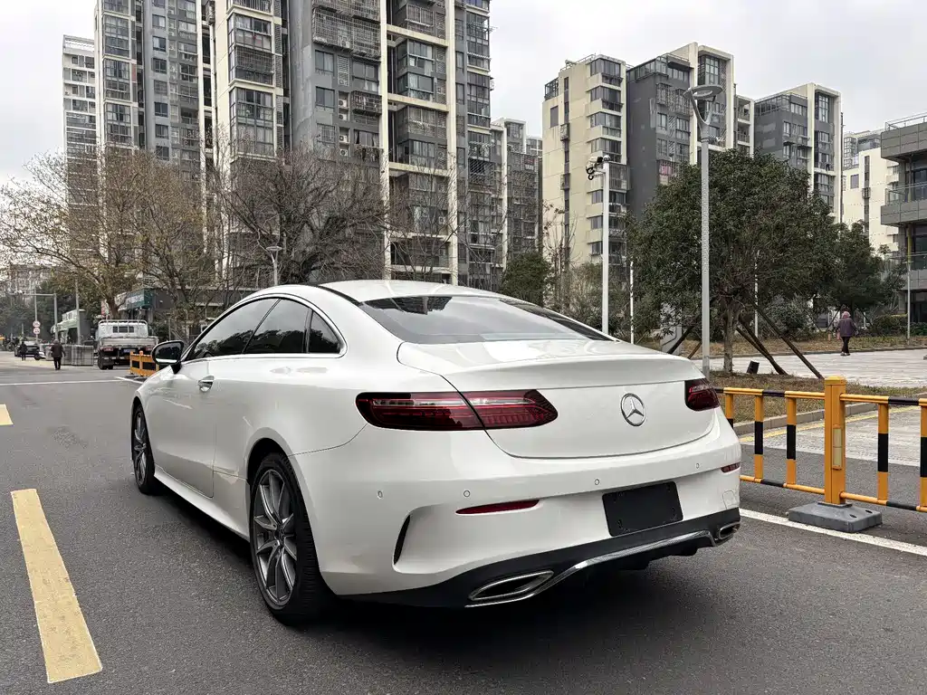 MERCEDES-BENZ E CLASS