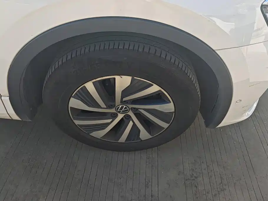 Volkswagen Tiguan L PHEV — миниатюра 6