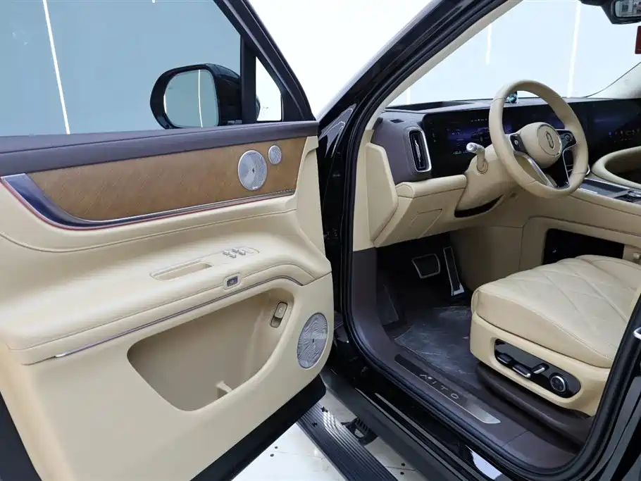 AITO ASK THE WORLD M9