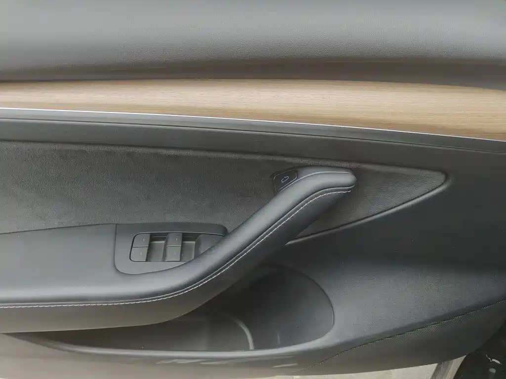 Tesla Model 3 — миниатюра 11