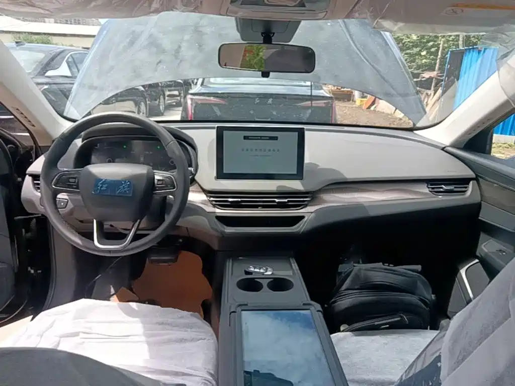 Hongqi E-QM5 2025 610km PLUS