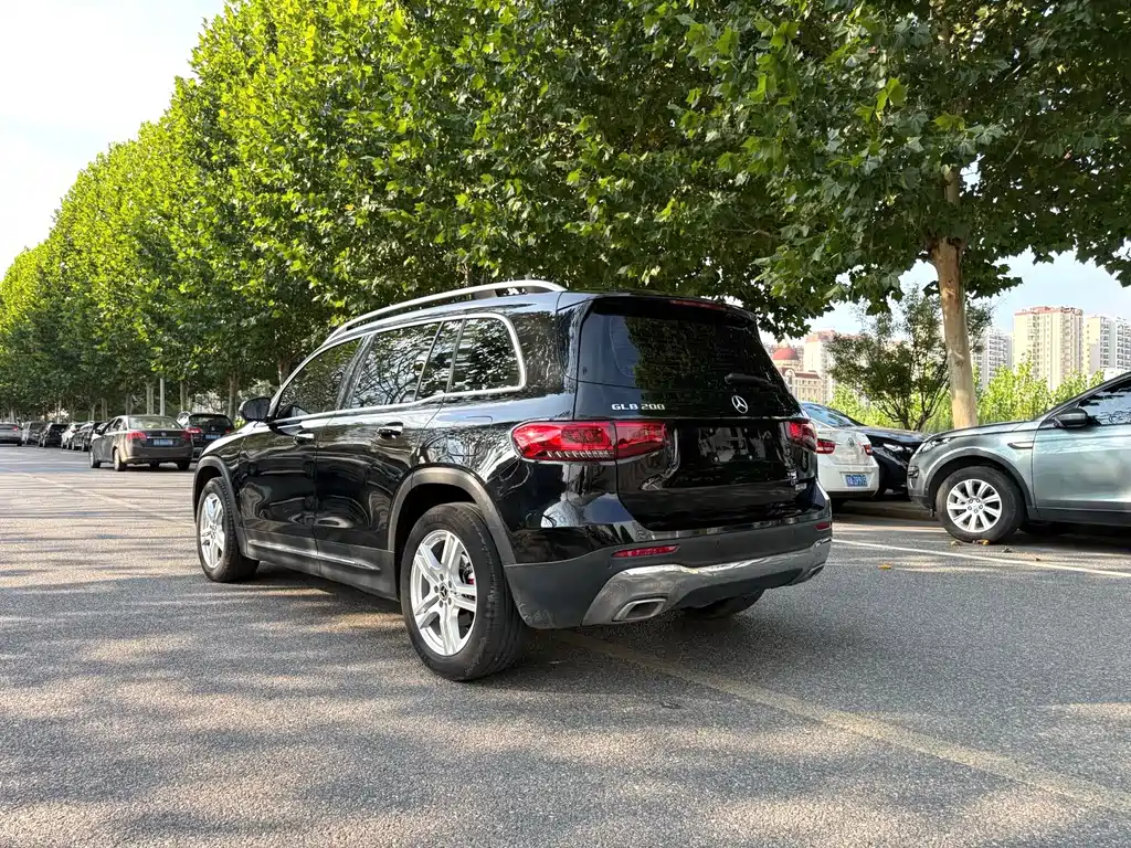 Mercedes-Benz GLB — миниатюра 18