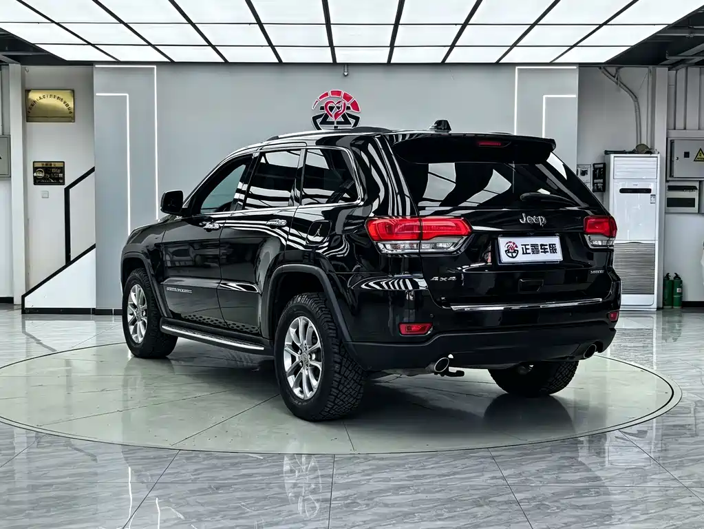 Jeep Grand Cherokee (Import) — миниатюра 16