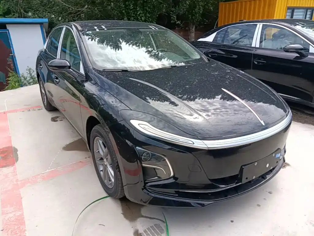 Hongqi E-QM5 2025 610km PLUS