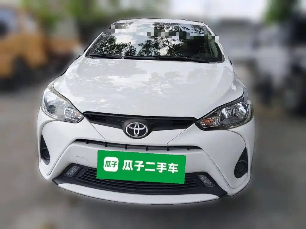 Toyota Yaris L — миниатюра 2