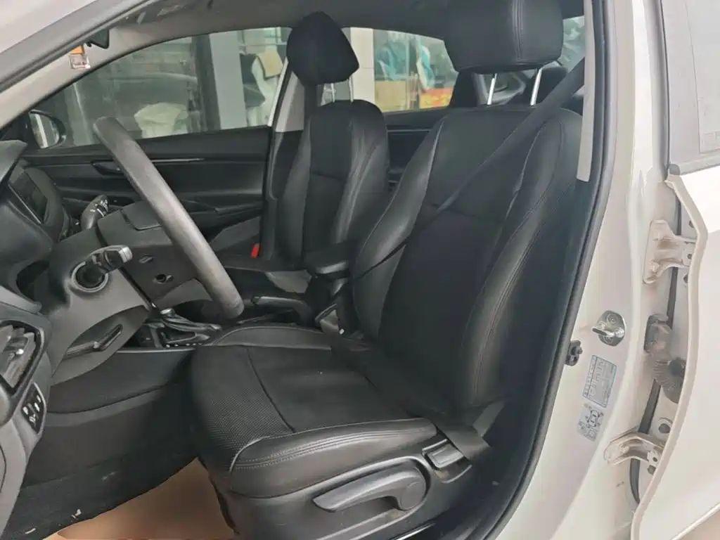 Hyundai Elantra — миниатюра 15