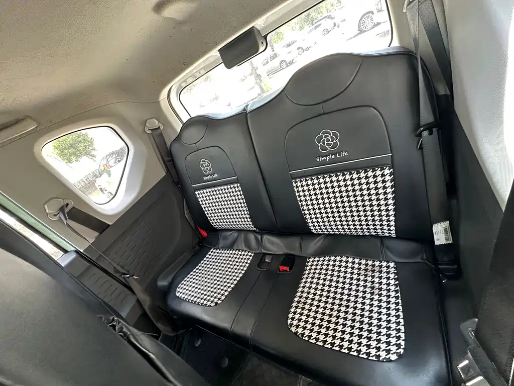 Wuling MINIEV — миниатюра 8
