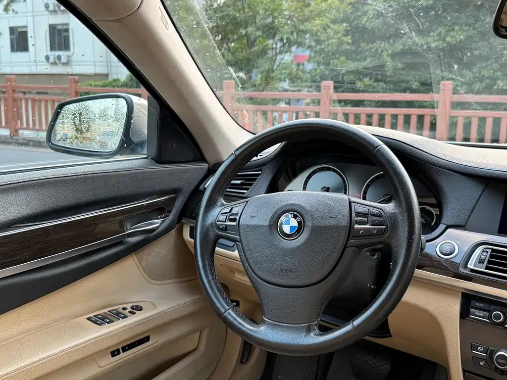BMW 7 Series — миниатюра 21