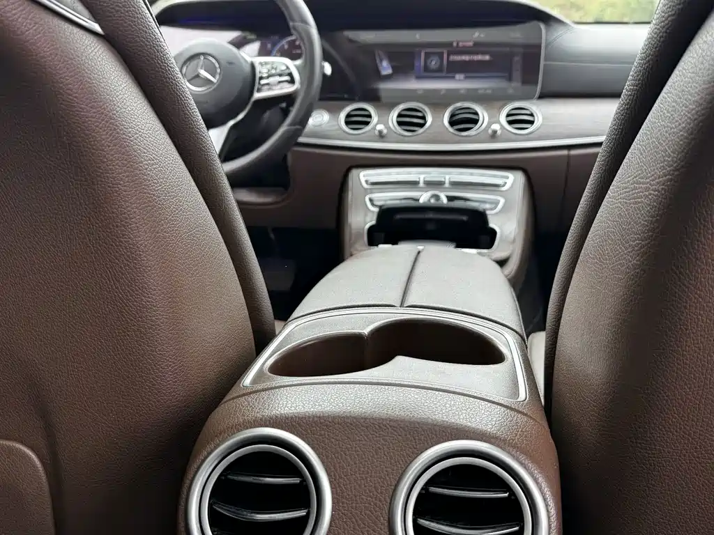 Mercedes-Benz E-Class — миниатюра 12