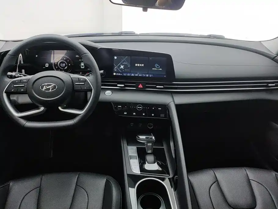 Hyundai Elantra — миниатюра 12