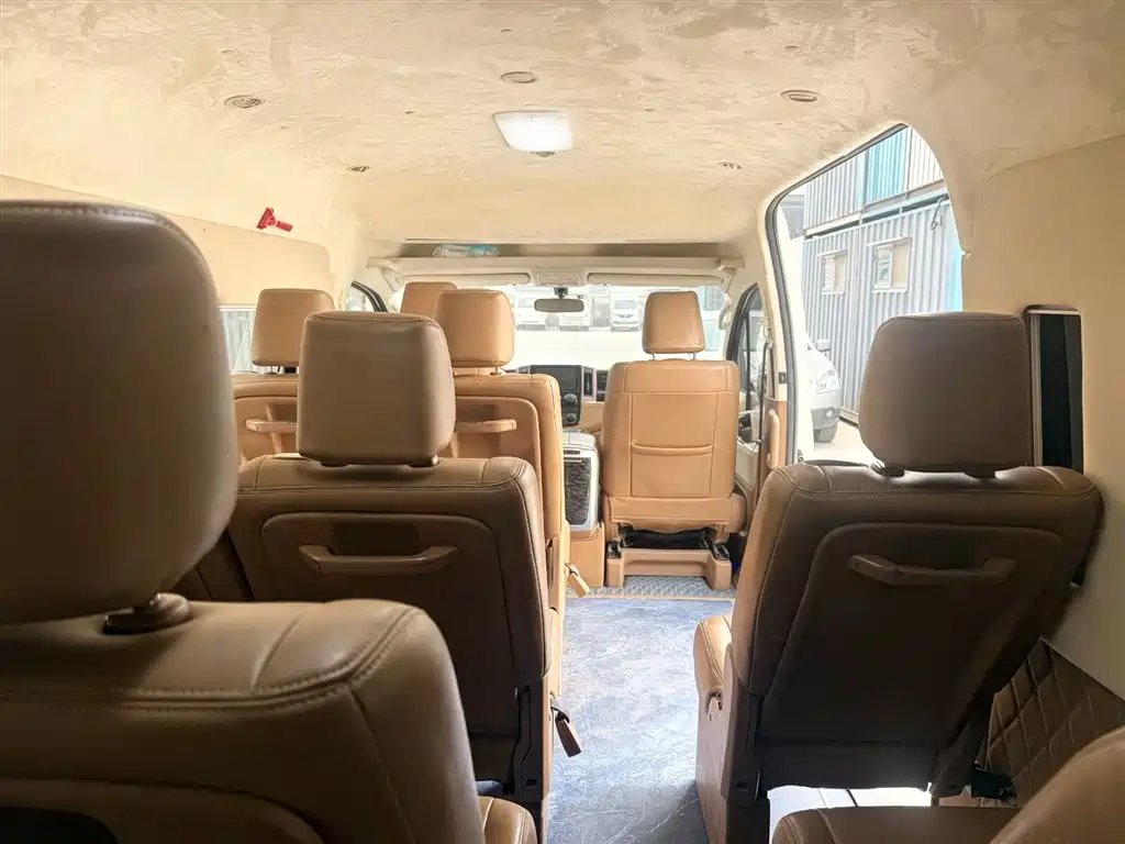 Toyota HiAce 2022 3.5L AT 13 мест