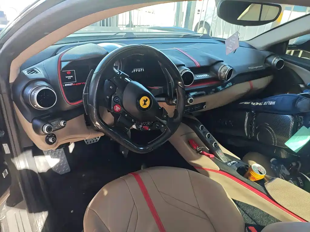 FERRARI 812