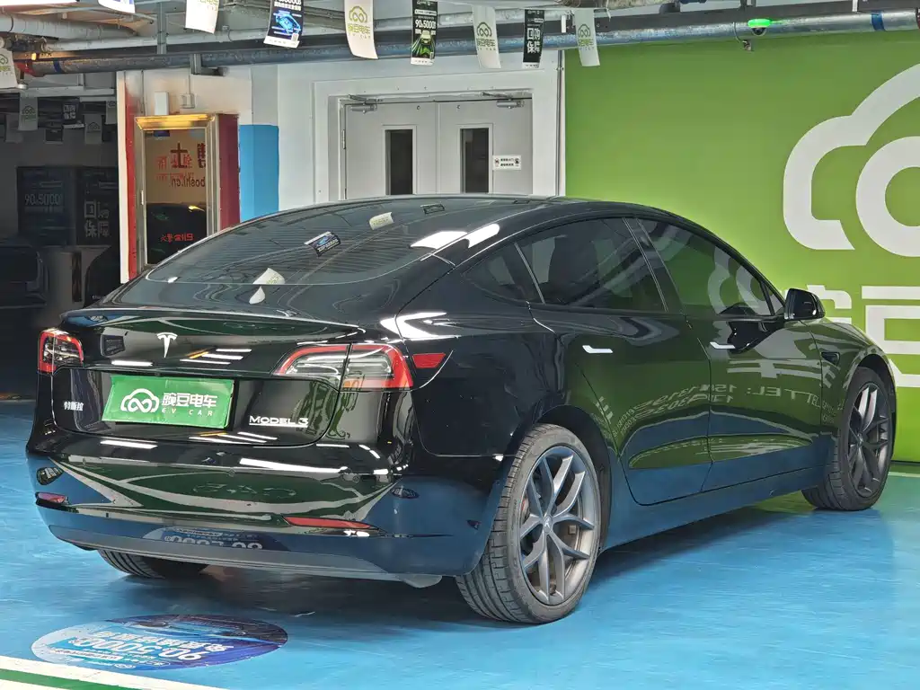 Tesla Model 3 — миниатюра 20