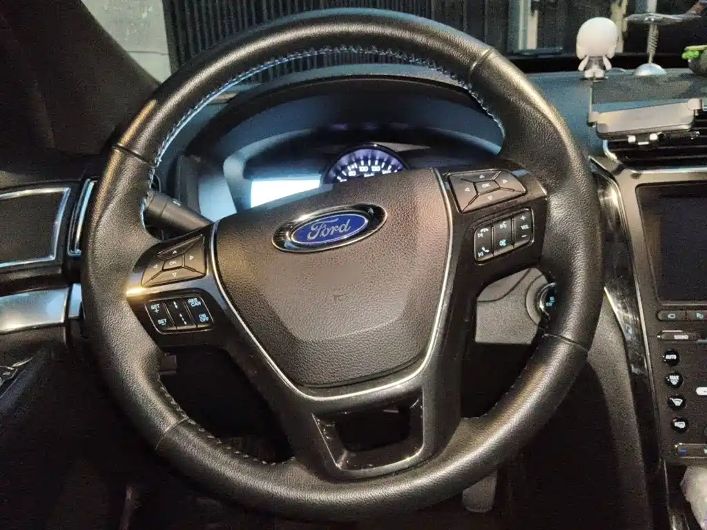 Ford Explorer (Import) — миниатюра 6