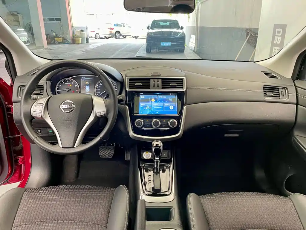 Nissan Tiida — миниатюра 8