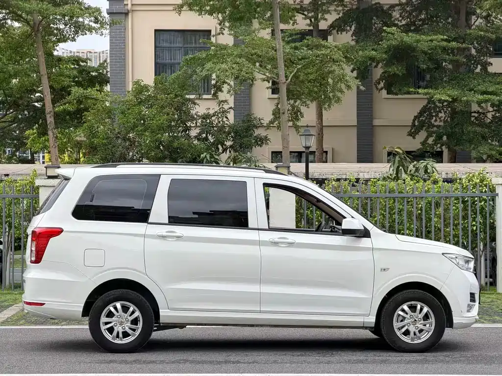 Wuling Hongguang — миниатюра 13