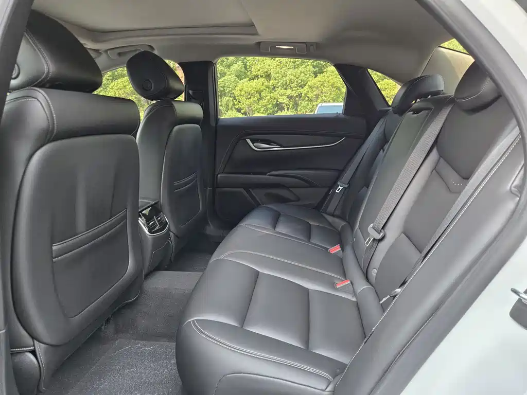 Cadillac XTS — миниатюра 10