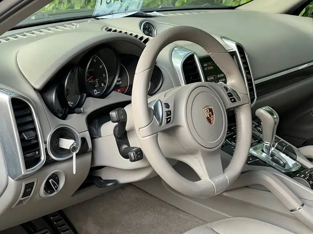 Porsche Cayenne — миниатюра 9