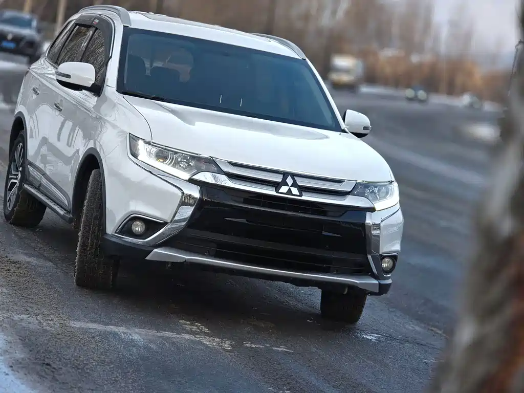 MITSUBISHI OUTLANDER