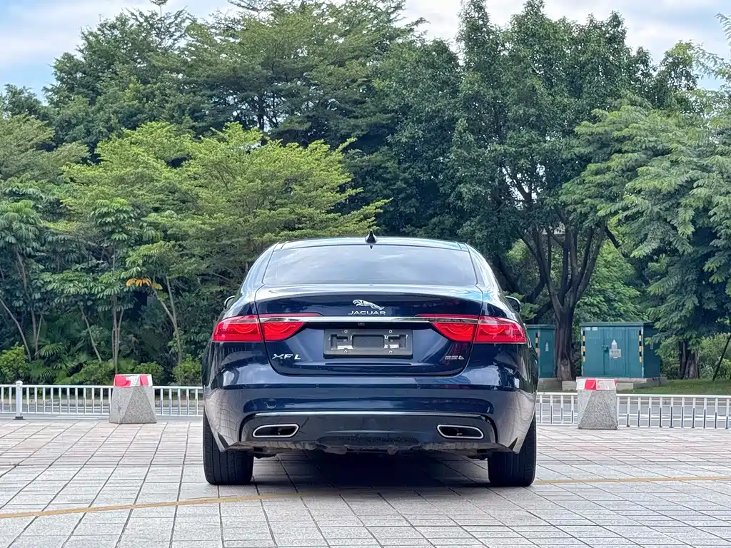 Jaguar XFL — миниатюра 5