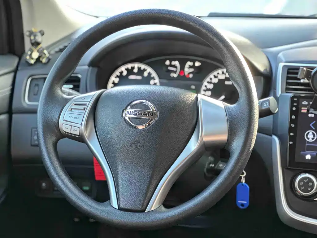 NISSAN TIIDA