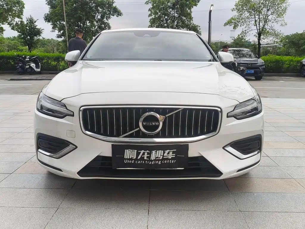 Volvo S60 2022 B4 Luxury