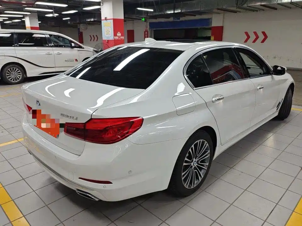 BMW 5 Series — миниатюра 7
