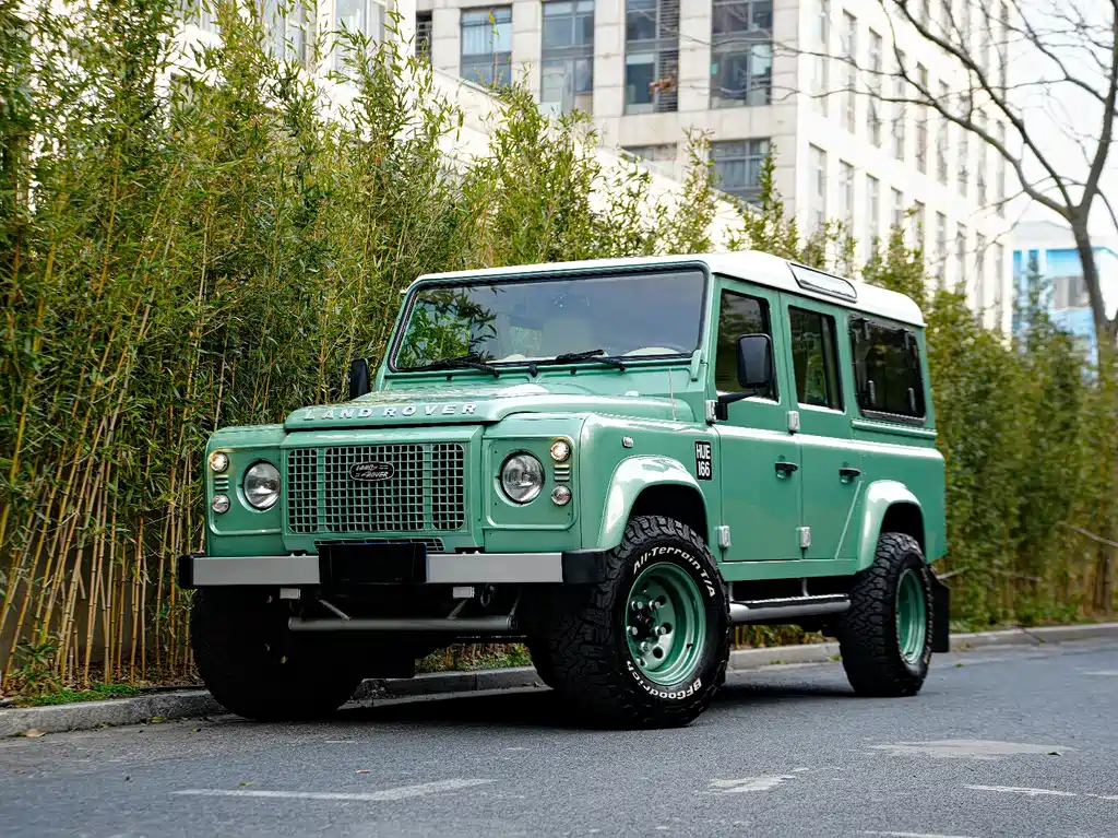 Land Rover Defender 2013